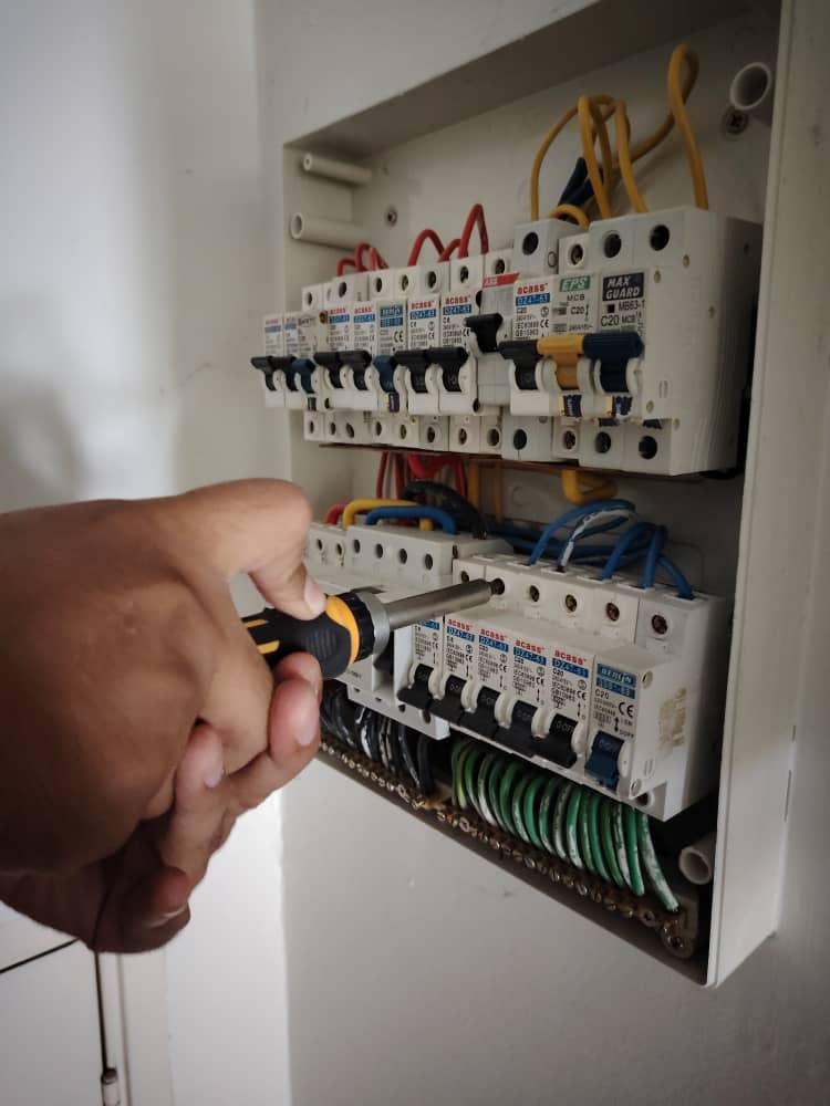 Perkhidmatan Elektrik 24JAM (Di'light Electrical)