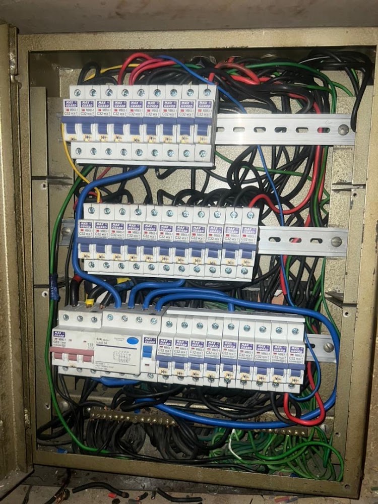 Puchong Electrician Wireman (电技工,拉电佬)